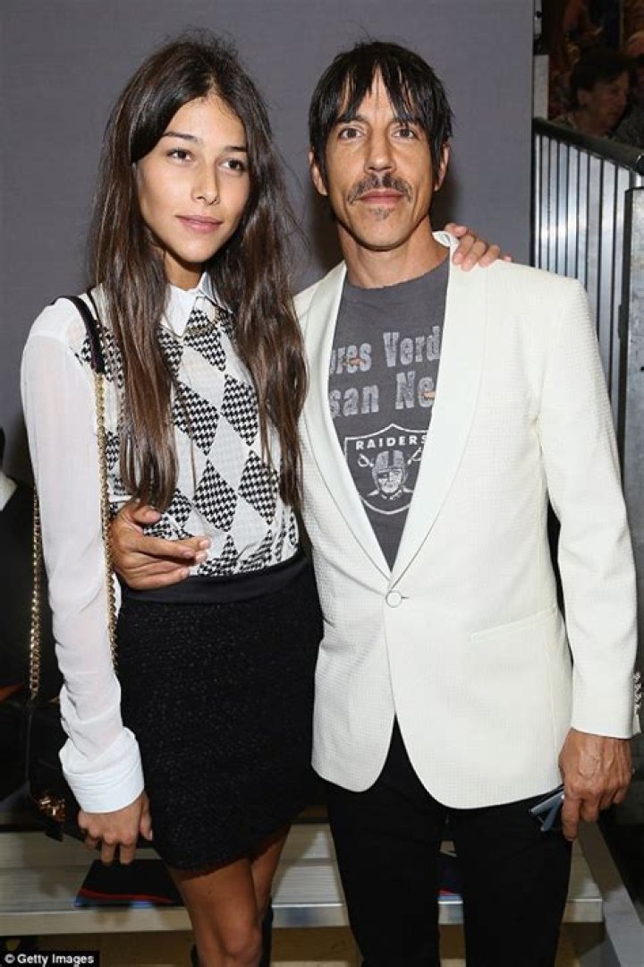 Anthony Kiedis: Exploring His Girlfriend's Age and Relationship Dynamics