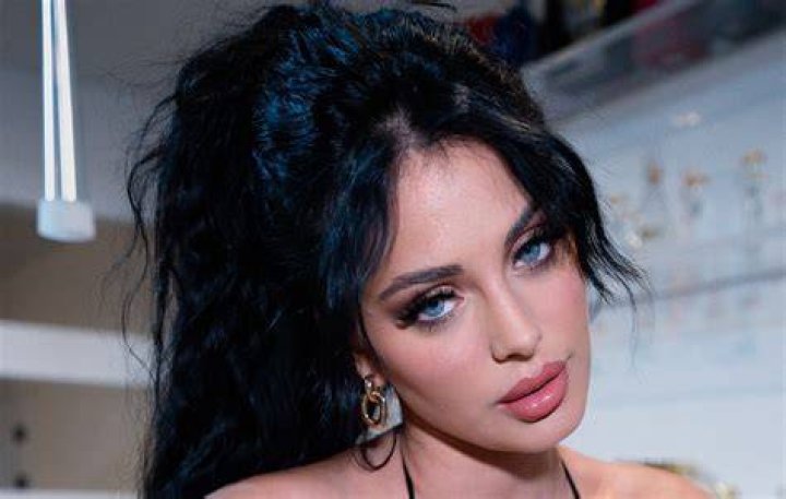Camilla Ara&uacute;jo ED: A Rising Star in the World of Modeling