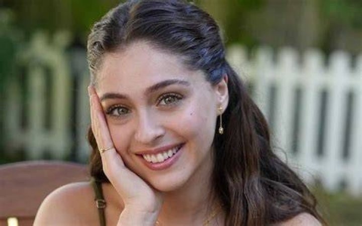 Cemre Baysel: The Rising Star of Turkish Entertainment