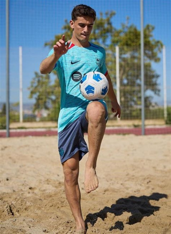 Discovering Pablo Gavi's Height in Feet: A Look at the Young Sensation