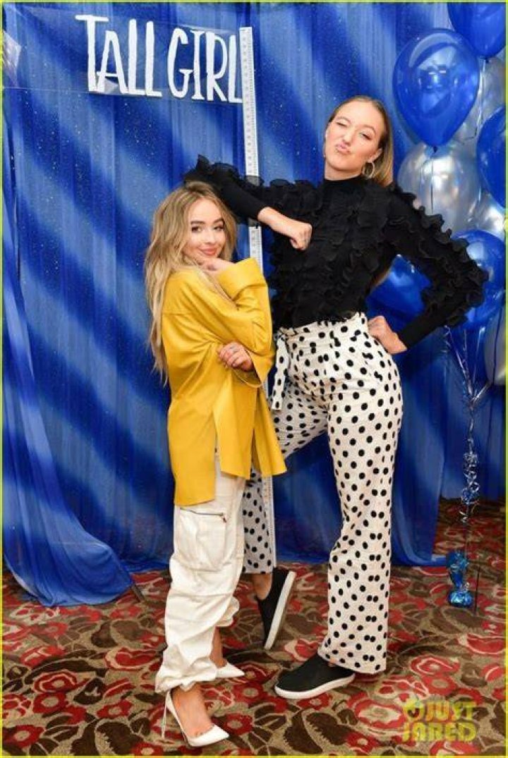 Exploring Sabrina Carpenter's Height in Feet and More