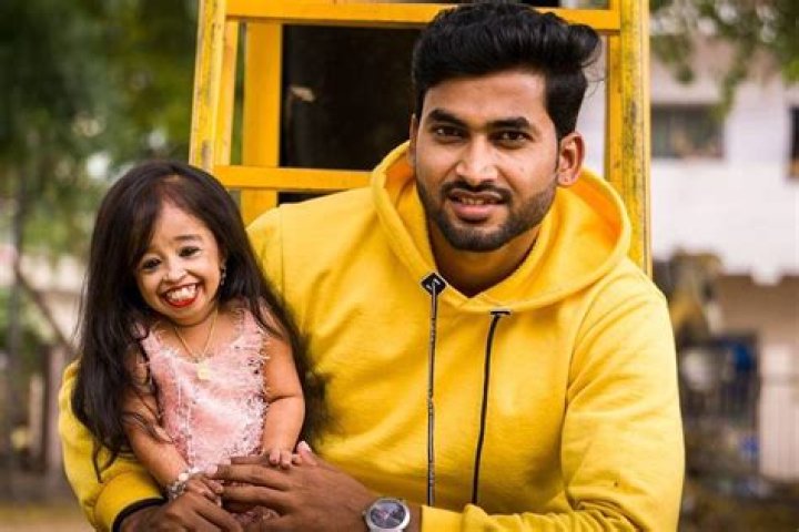 Exploring the Life of Jyoti Amge and Her Husband