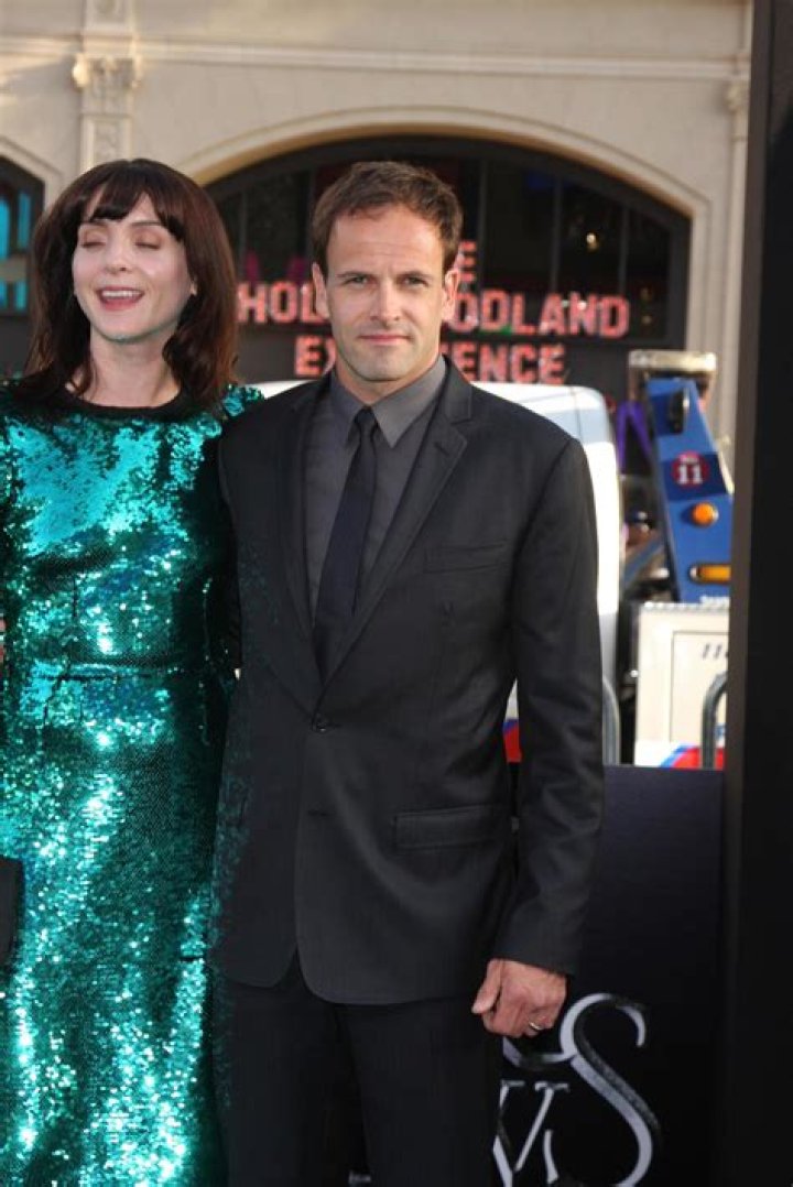 Exploring the Lives of Jonny Lee Miller and Michele Hicks: A Deep Dive
