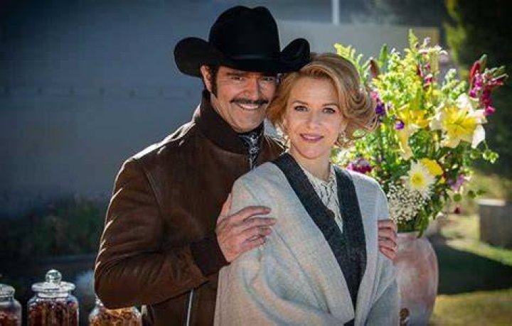 Exploring the Lives of Vicente Fernandez's Sisters