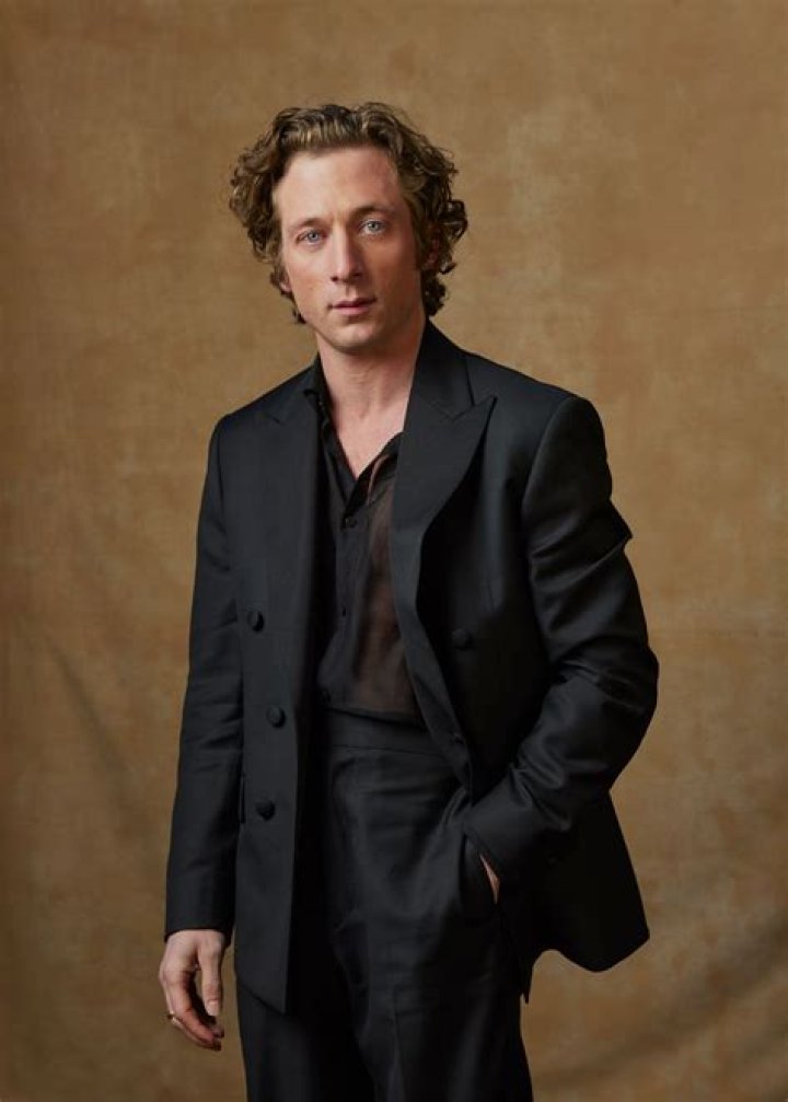 How Tall Is Jeremy Allen White In Feet: A Comprehensive Guide