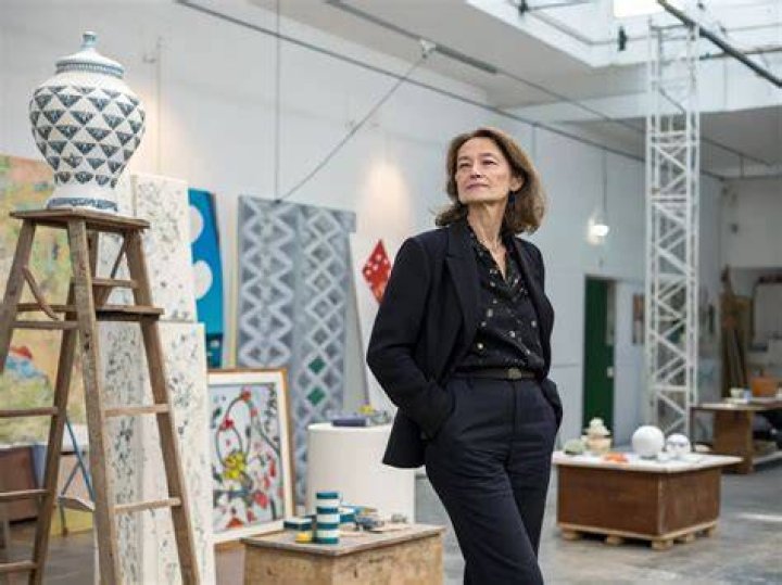 Isabelle de Caires: A Rising Star in the World of Art and Culture