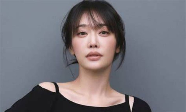 Ko Gil-Hong: The Rising Star of Korean Entertainment