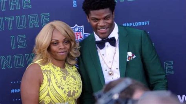 Lamar Jackson's Wife Picture: A Glimpse into Their Life Together