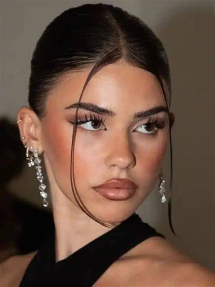 Leah Halton: The Rising Star in the Modeling Industry