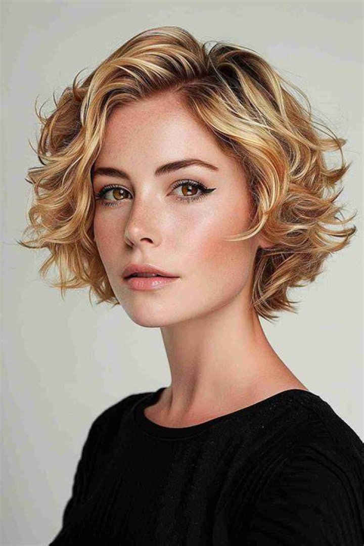 Short Wavy Hairstyles for Long Faces: The Ultimate Guide
