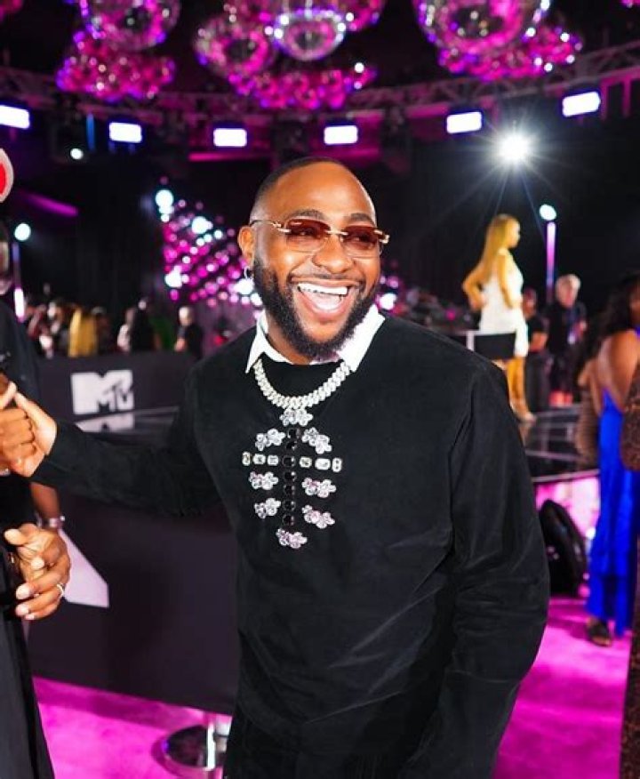 The Unveiling of Davido's Height in Inches: A Closer Look at the Star