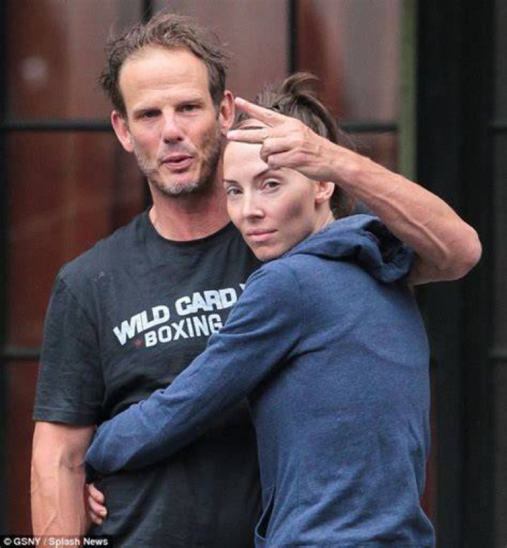 Unveiling Whitney Cummings' Boyfriend: Love and Laughter