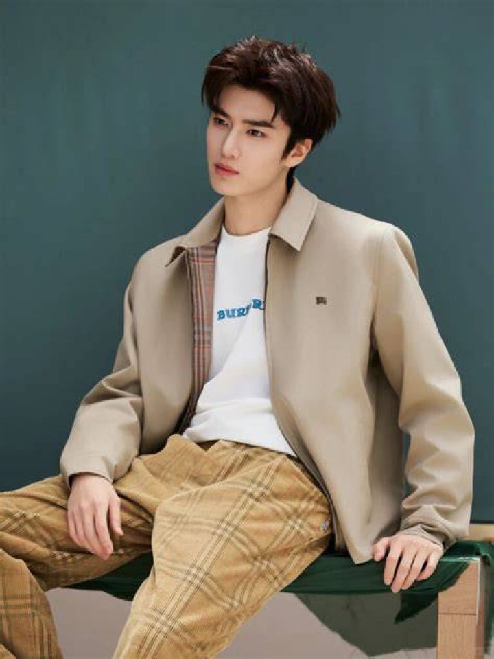 Zhang Jiling: A Rising Star in the Entertainment Industry
